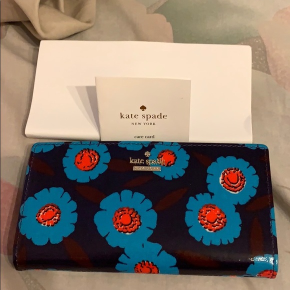 kate spade Handbags - OW NWT KSNY Cameron Street Tangier Floral wallet